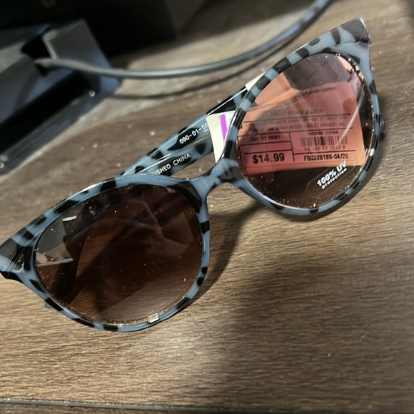 💕♣️Blue & Black Print Sunglasses NWT - Picture 6 of 6